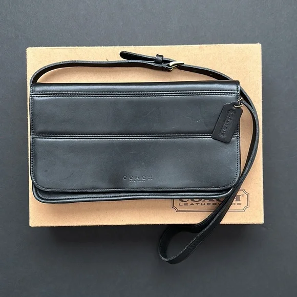 12/13 AT 3:00 PM EST COACH TALK
Vintage Coach ๐ผ ๐โฆโฆ..and history!! - Picture 8 of 16